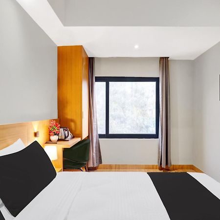Super Townhouse Oak Sarusajai Stadium Dispur Exterior foto