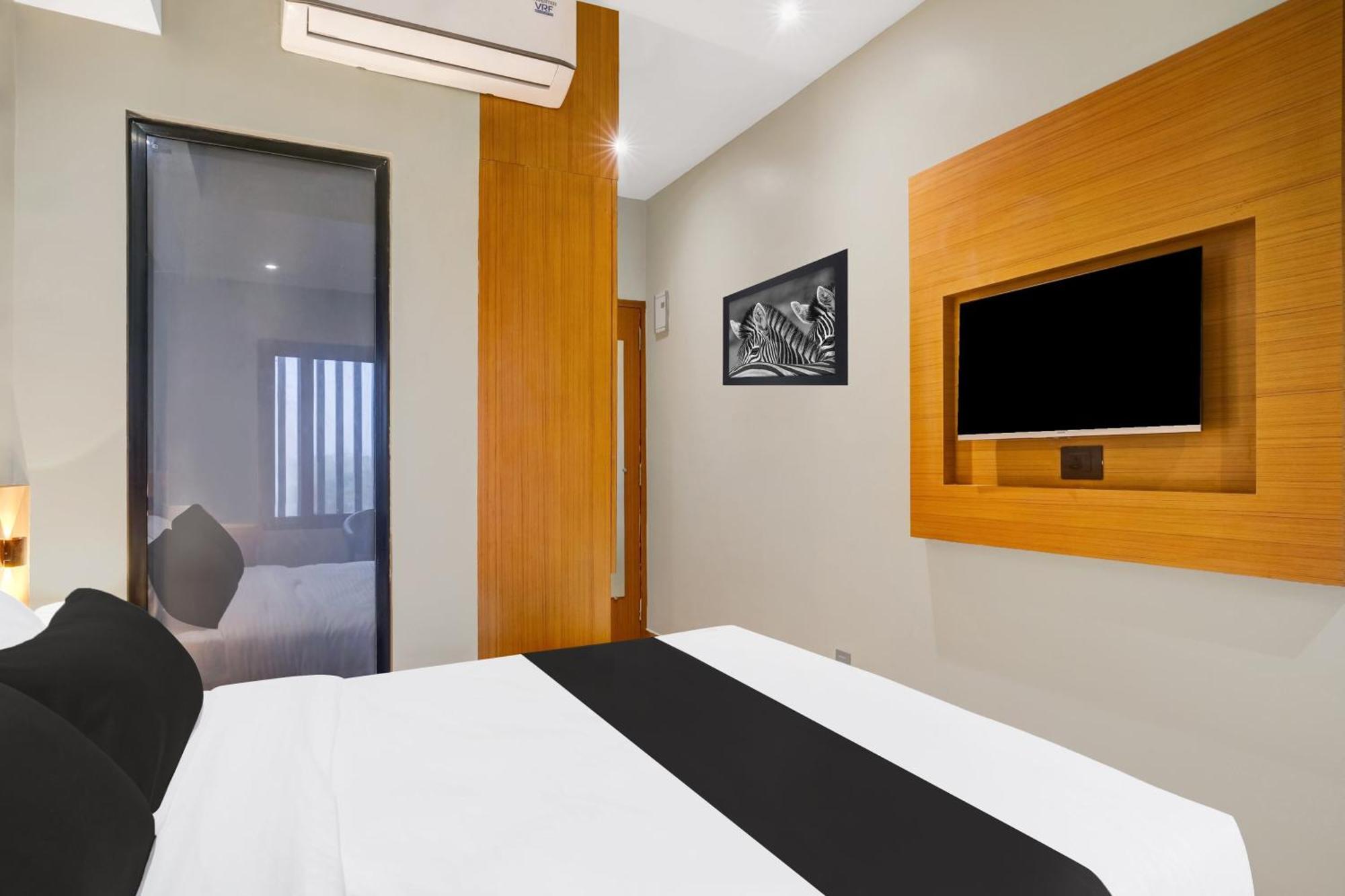 Super Townhouse Oak Sarusajai Stadium Dispur Exterior foto