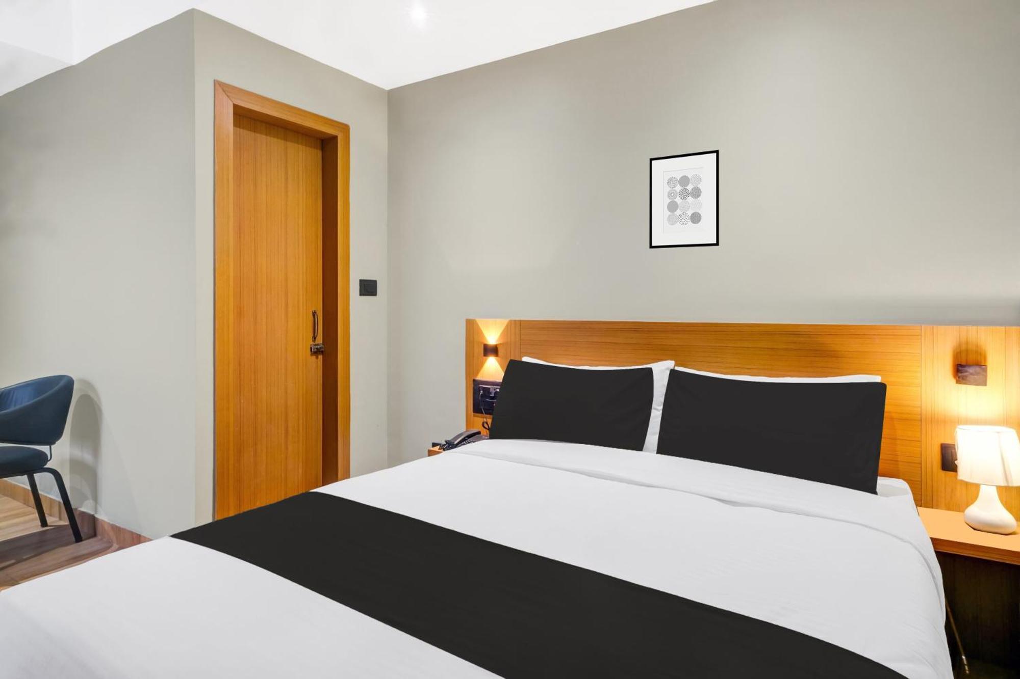 Super Townhouse Oak Sarusajai Stadium Dispur Exterior foto